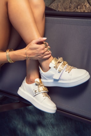 TENIS WHITE & GOLD PLATFORM SNEAKERS BAMBURI 
