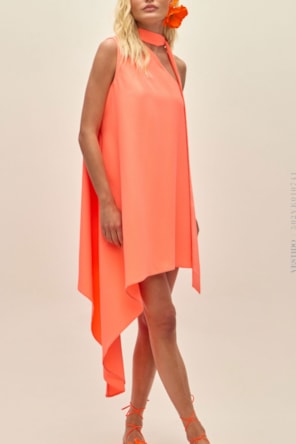 VESTIDO FLUIDO SALMÂO LANÇA PERFUME 