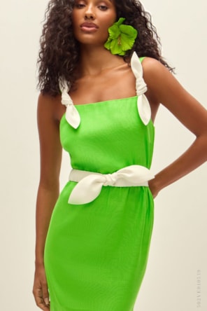 VESTIDO VERDE CURTO LANÇA PERFUME 