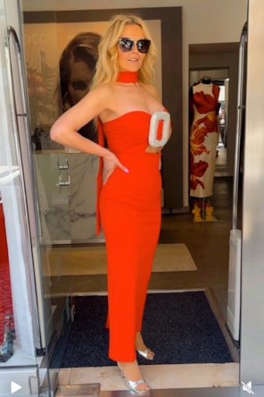 VESTIDO VERMELHO FIVELA LANÇA PERFUME 