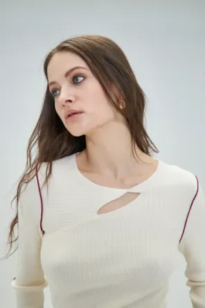 CAMISOLA COM DECOTE E CANELADOS CONTRASTANTES GOA GOA 