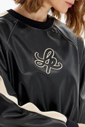 CAMISOLA ECOPELE BORDADA LANÇA PERFUME 