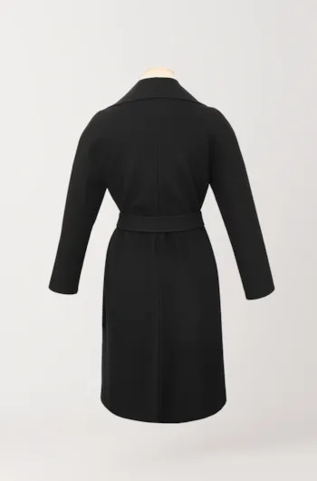 casaco-comprido-com-gola-ampla-e-cinto-costas-preto