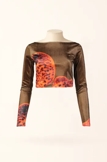 top-em-veludo-com-estampa-de-orquidea-frente-castanho