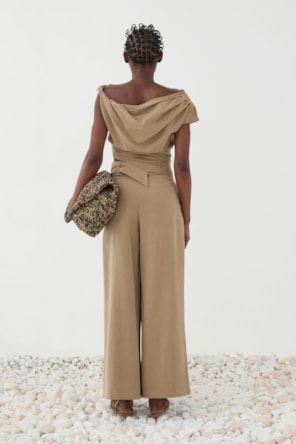 CALÇAS BEGE COM CINTO ELEH 