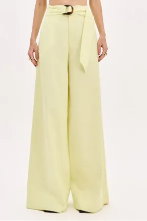 CALÇAS AMARELAS LANÇA PERFUME 