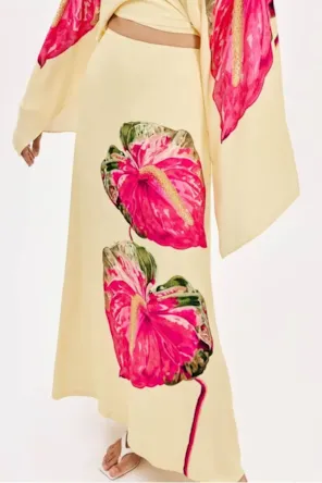 SAIA COMPRIDA AMARELA 