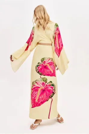 BLUSA FLUIDA AMARELA LANÇA PERFUME 