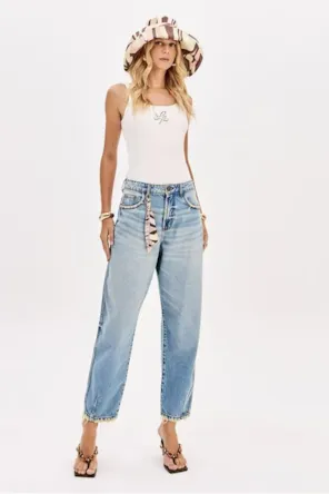 CALÇAS GANHA COM LENÇO LANÇA PERFUME 