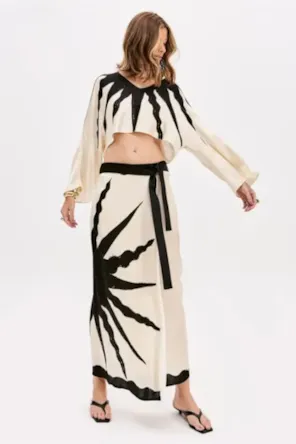 BLUSA ESTAMPA PRETA LANÇA PERFUME 