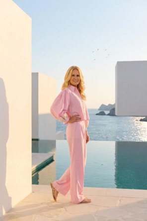 CAMISA  ROSA  COM MANGA BORDADA LANÇA PERFUME 