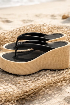 CHINELOS ALTOS LANÇA PERFUME 