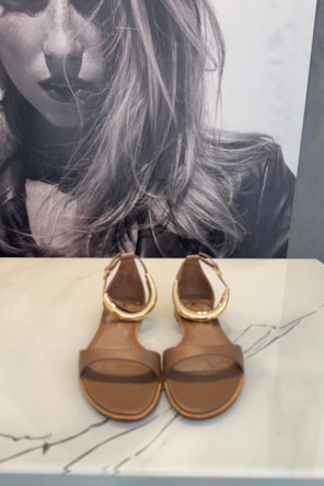 SANDÁLIA RASA PRETAS CARRANO 