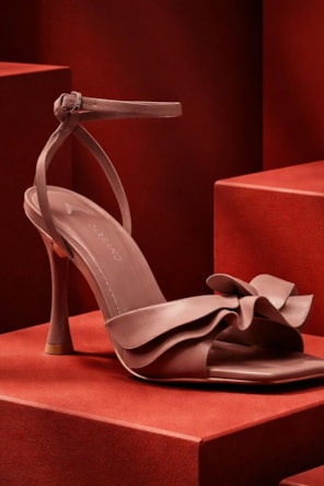 SANDÁLIA BABADOS CASTANHA CARRANO 