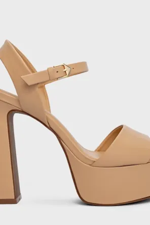 SANDÁLA MAXI PLATAFORMA CARRANO 