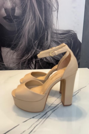 SANDÁLIAS MAXI PLATAFORMA CARRANO 