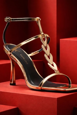 SANDÁLIAS DOURADAS CARRANO 