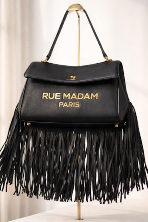 MALA FRANJAS PRETA RUEMADAM_ PARIS  